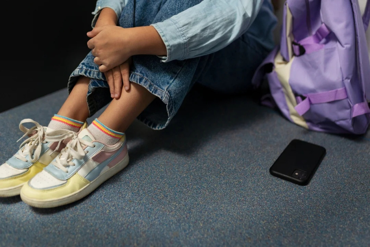 Prohiben los celulares en los colegios de CABA. Fuente: NA