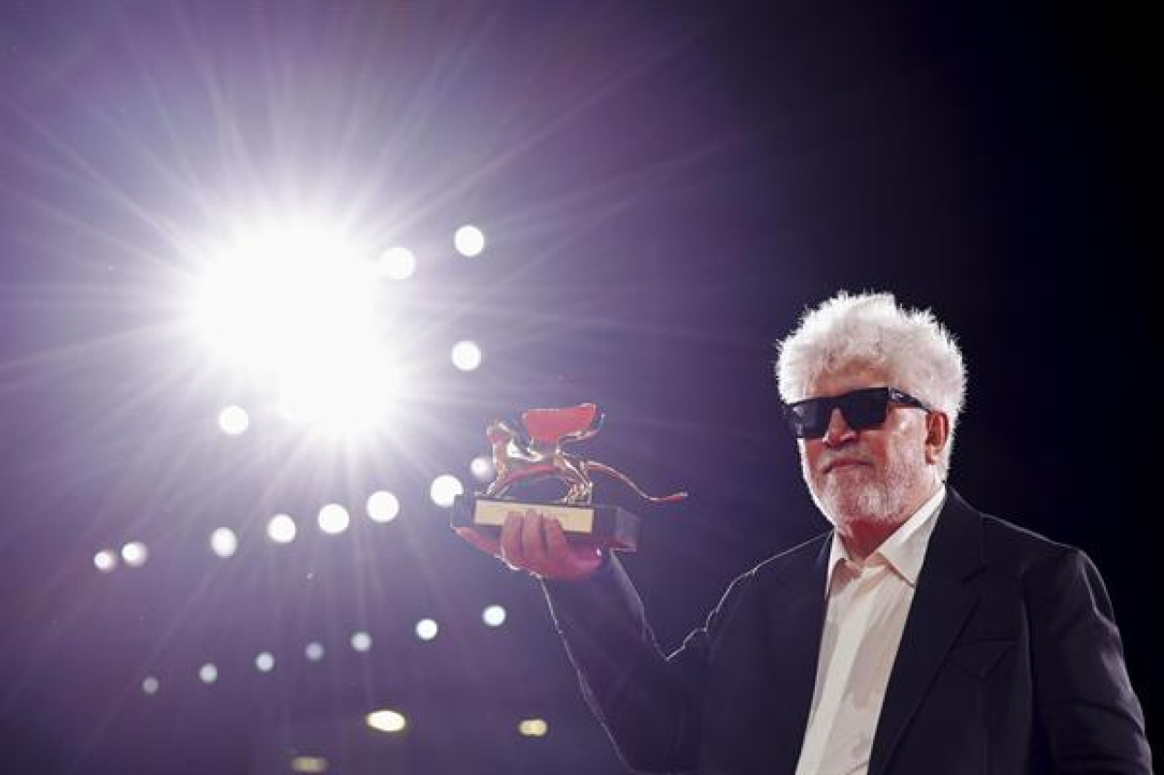 Almodóvar ganó el galardón de Oro en el Festival de Venecia. Fuente: EFE