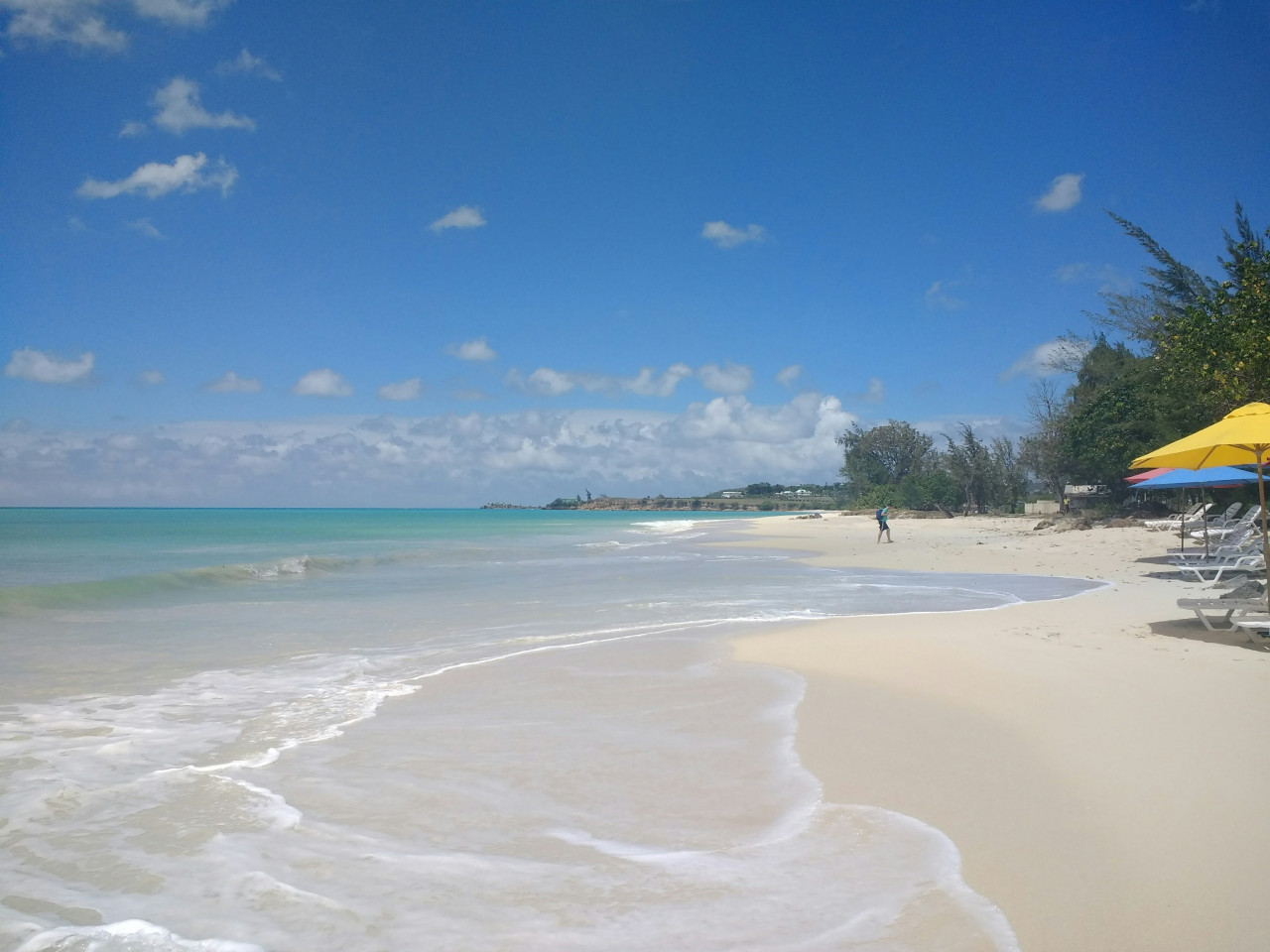 Playa de Fort James, en Antigua y Barbuda. Foto: Unsplash.