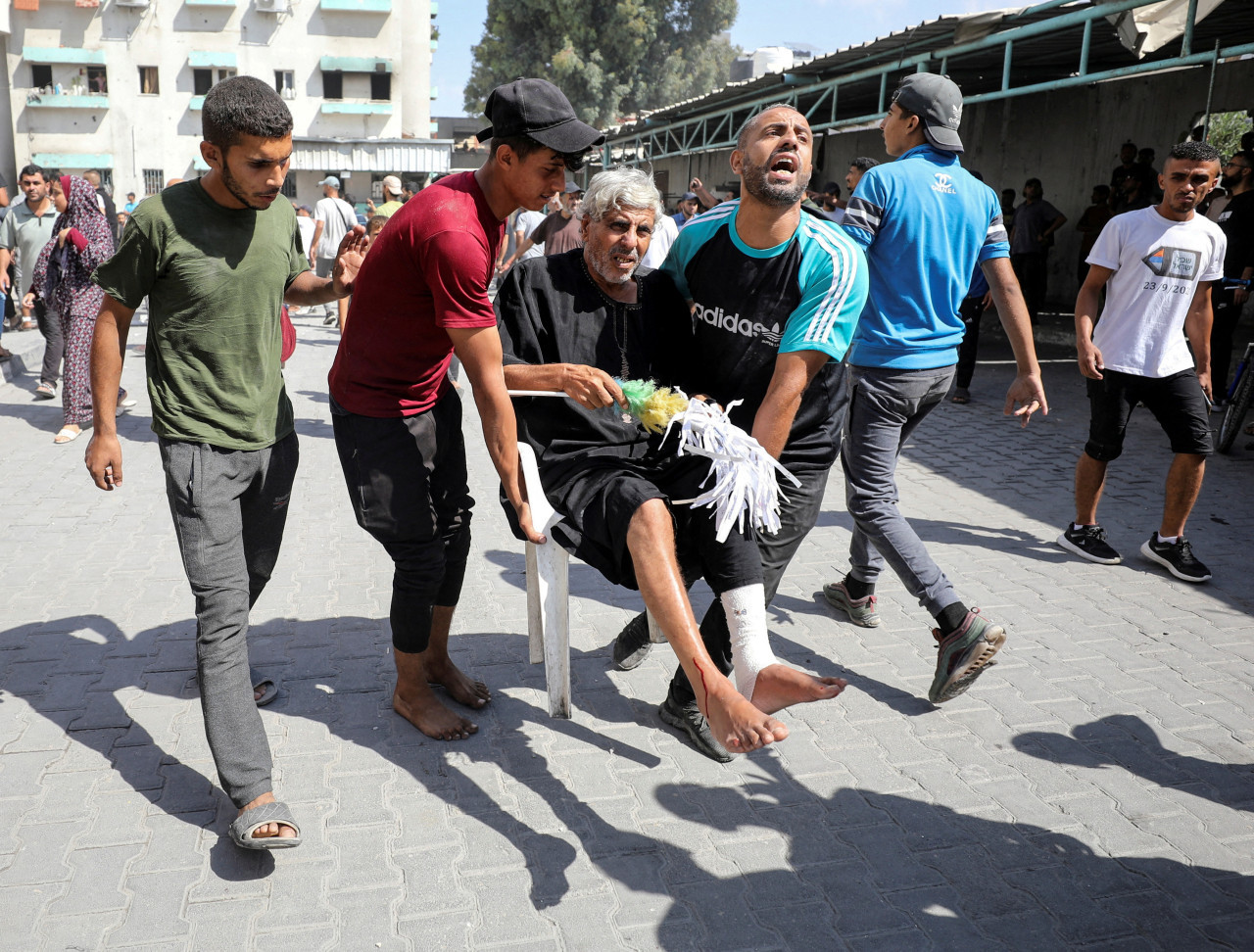 Heridos en Gaza por ataques de Israel. Foto: Reuters.