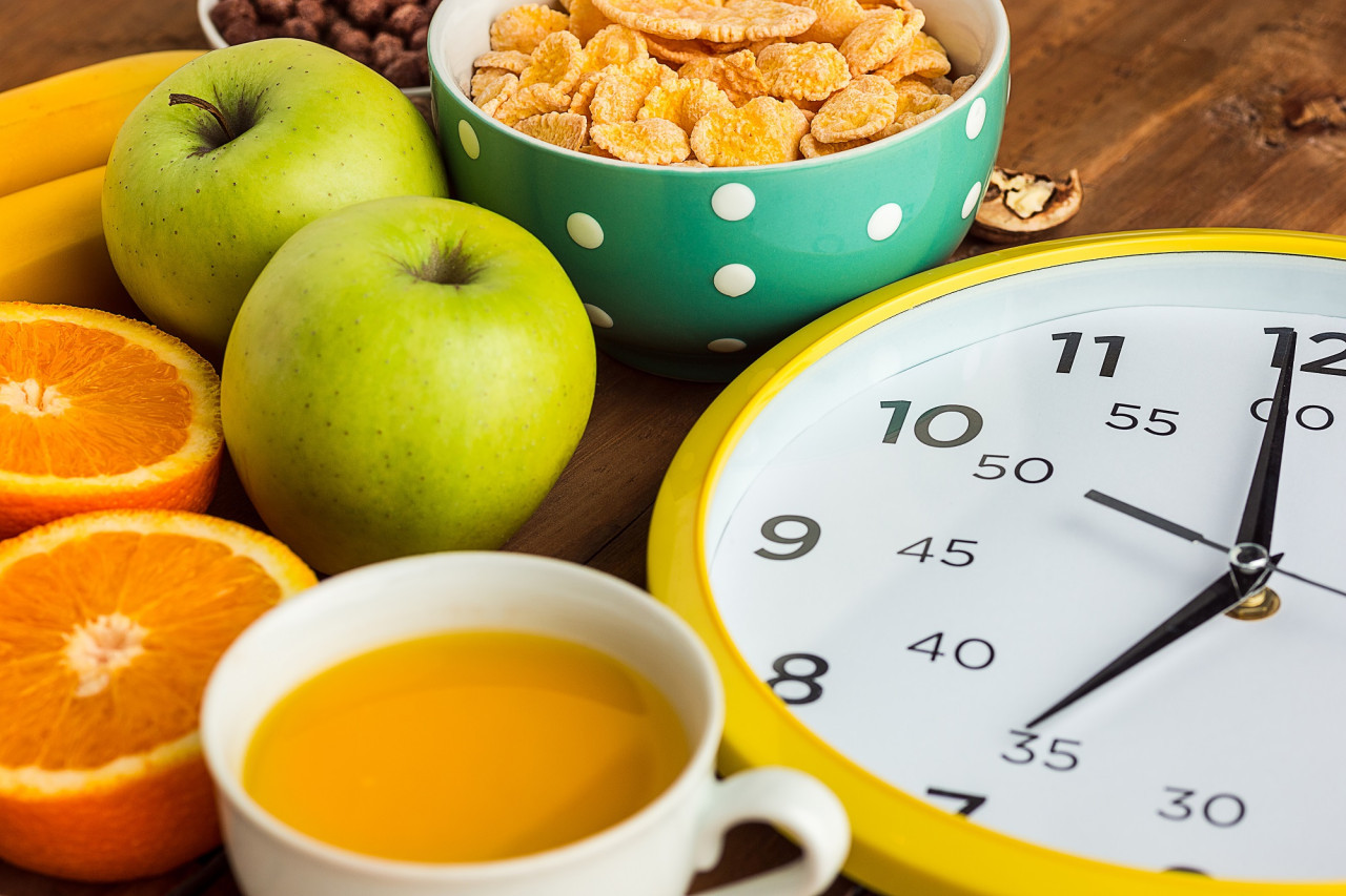 Ayuno intermitente, alimentación, salud. Foto Freepik