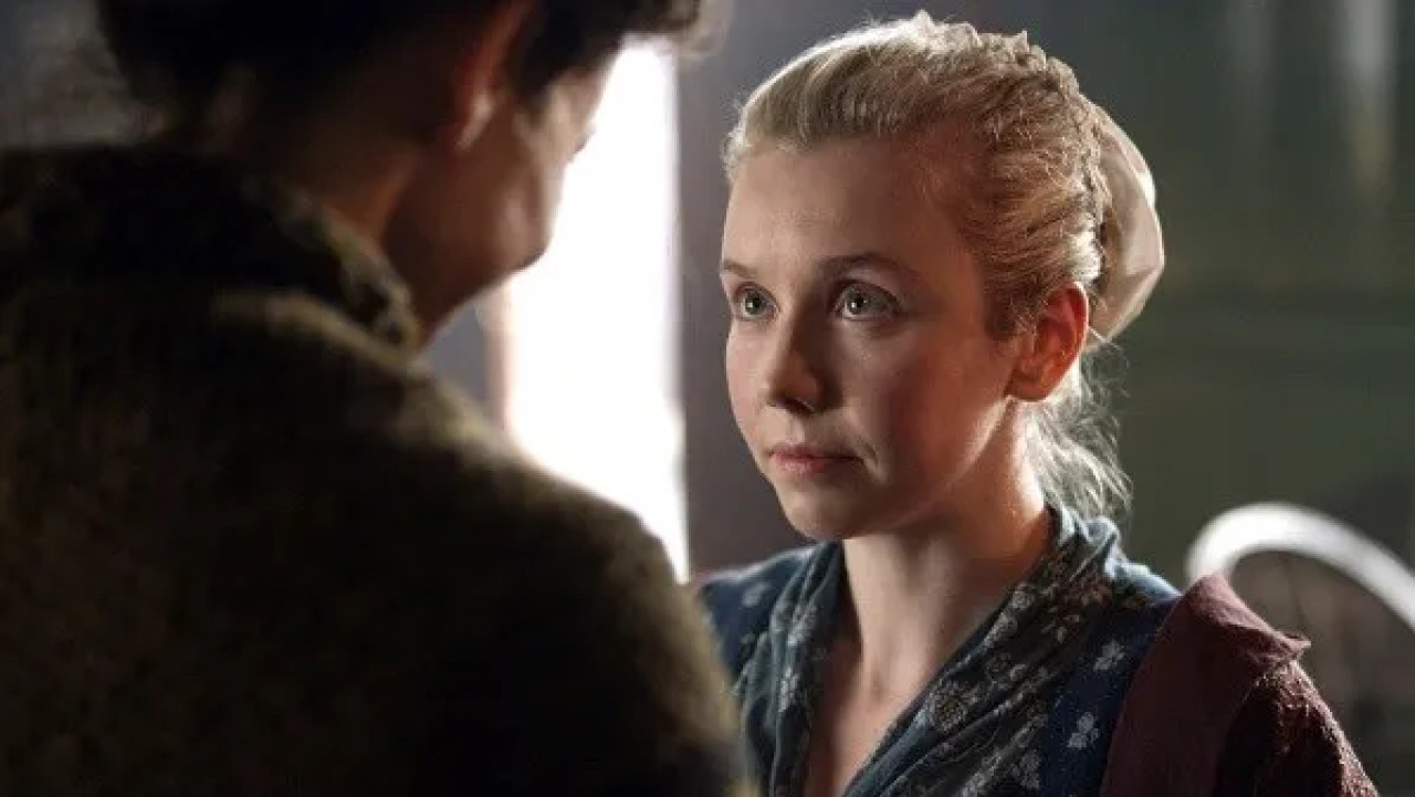 Lauren Lyle como Marsali Mackimmie, Outlander. Foto Starz