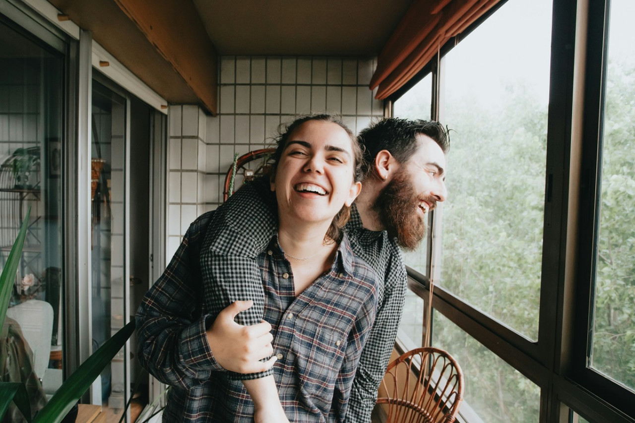 Felicidad; risas. Foto: Unsplash.