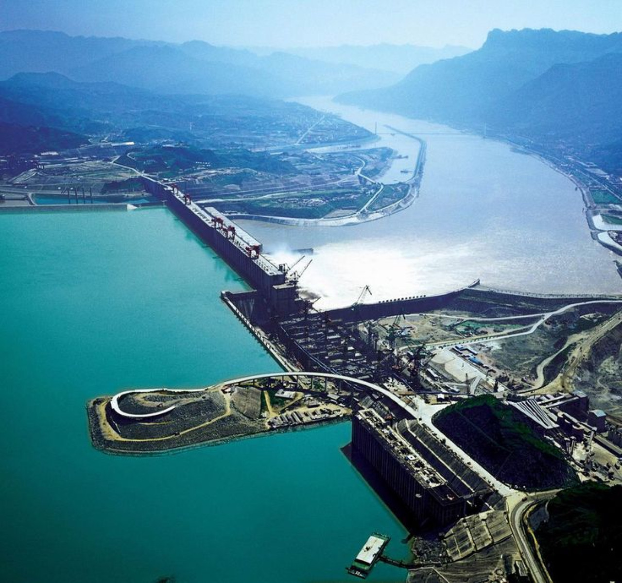 Central hidroeléctrica Presa de las Tres Gargantas, en China. Foto: Pinterest.