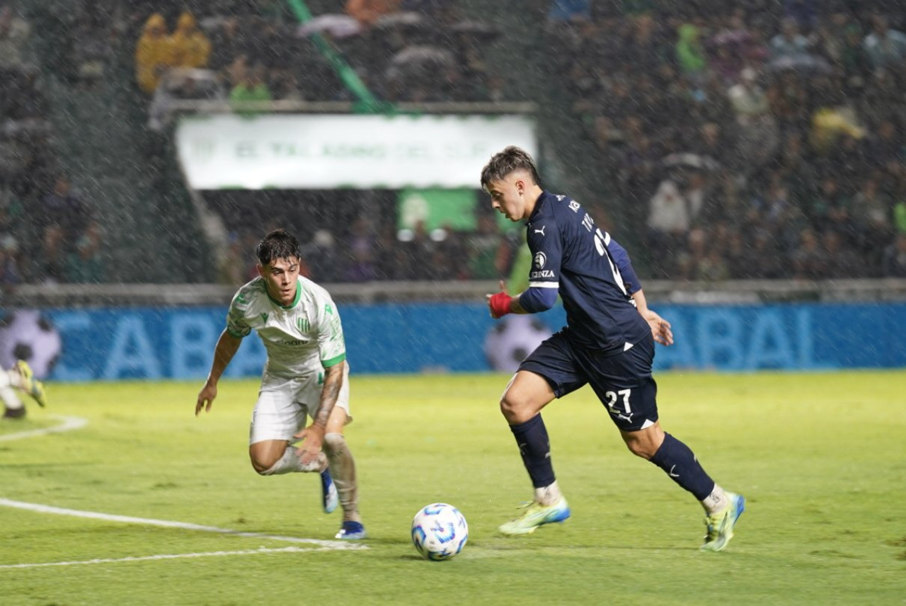 Banfield vs Independiente de Avellaneda fue reprogramado por las lluvias. Foto: X/@Eri_jaime1.