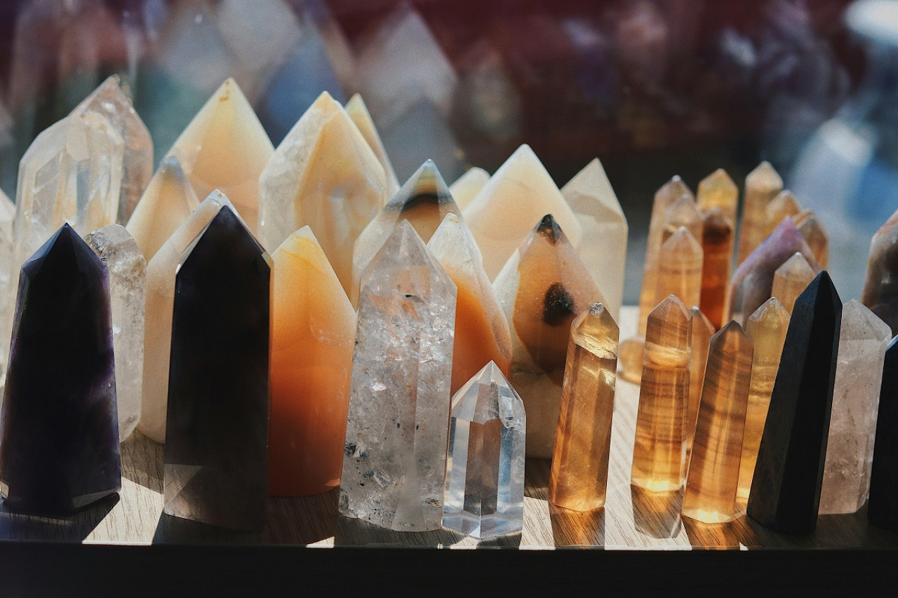 Cuarzos para rituales. Foto: Unsplash.
