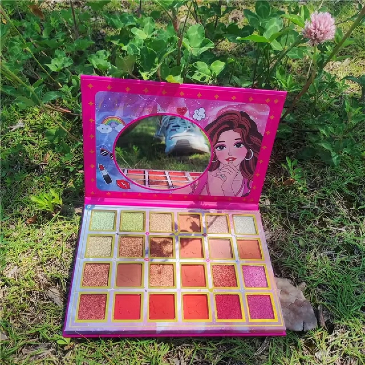 24 Colors Fashion Girl Eyeshadow. Fuente: Aliexpress