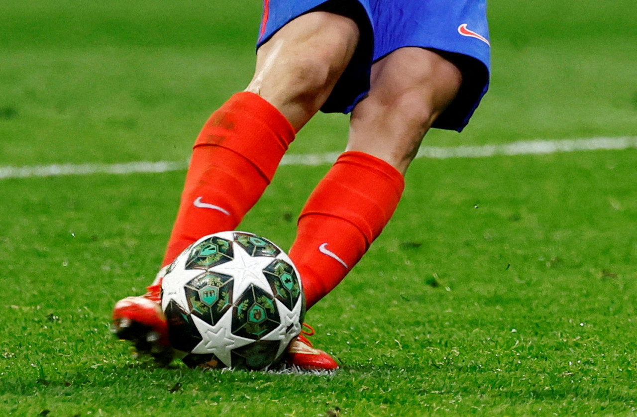 El polémico penal de Julián Álvarez. Foto: Reuters/Susana Vera