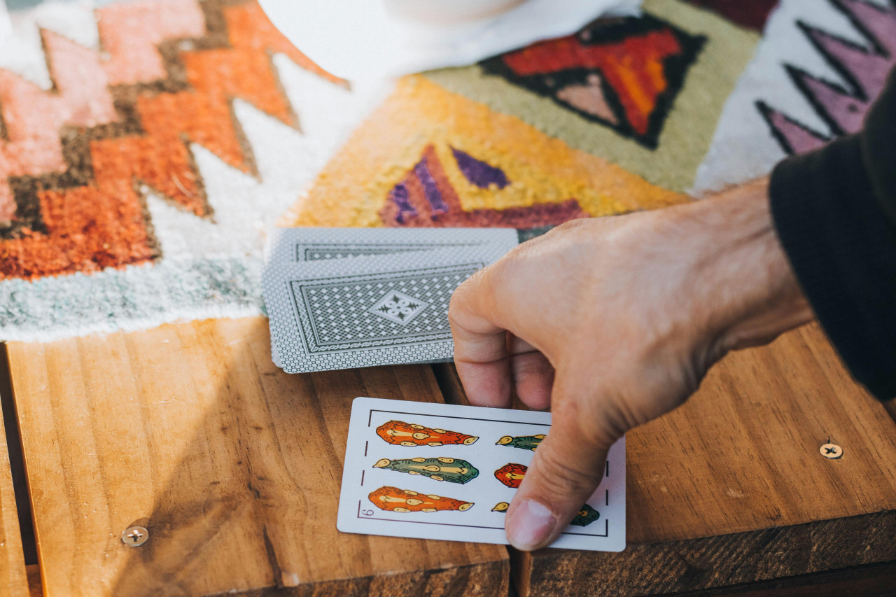 Juego de cartas. Foto: Pexels.