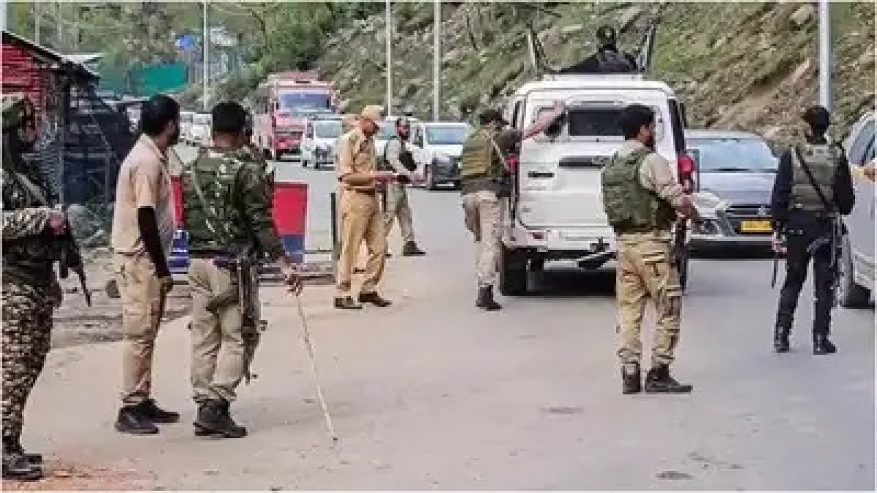 Operativo en India contra uno de los terroristas de la masacre de Cachemira. Foto: Gentileza Times of India.