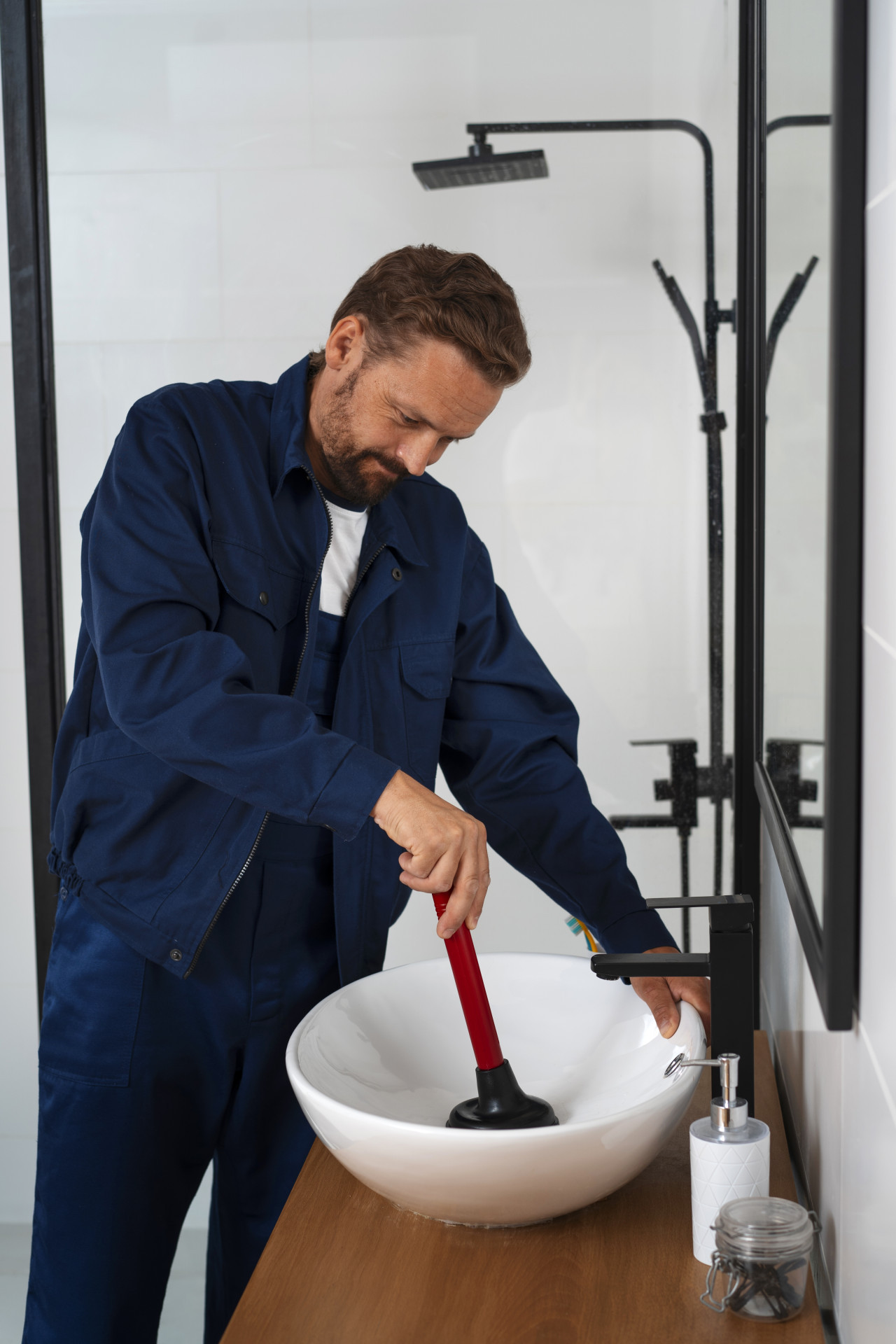Baño, reparacion. Fuente: Freepik