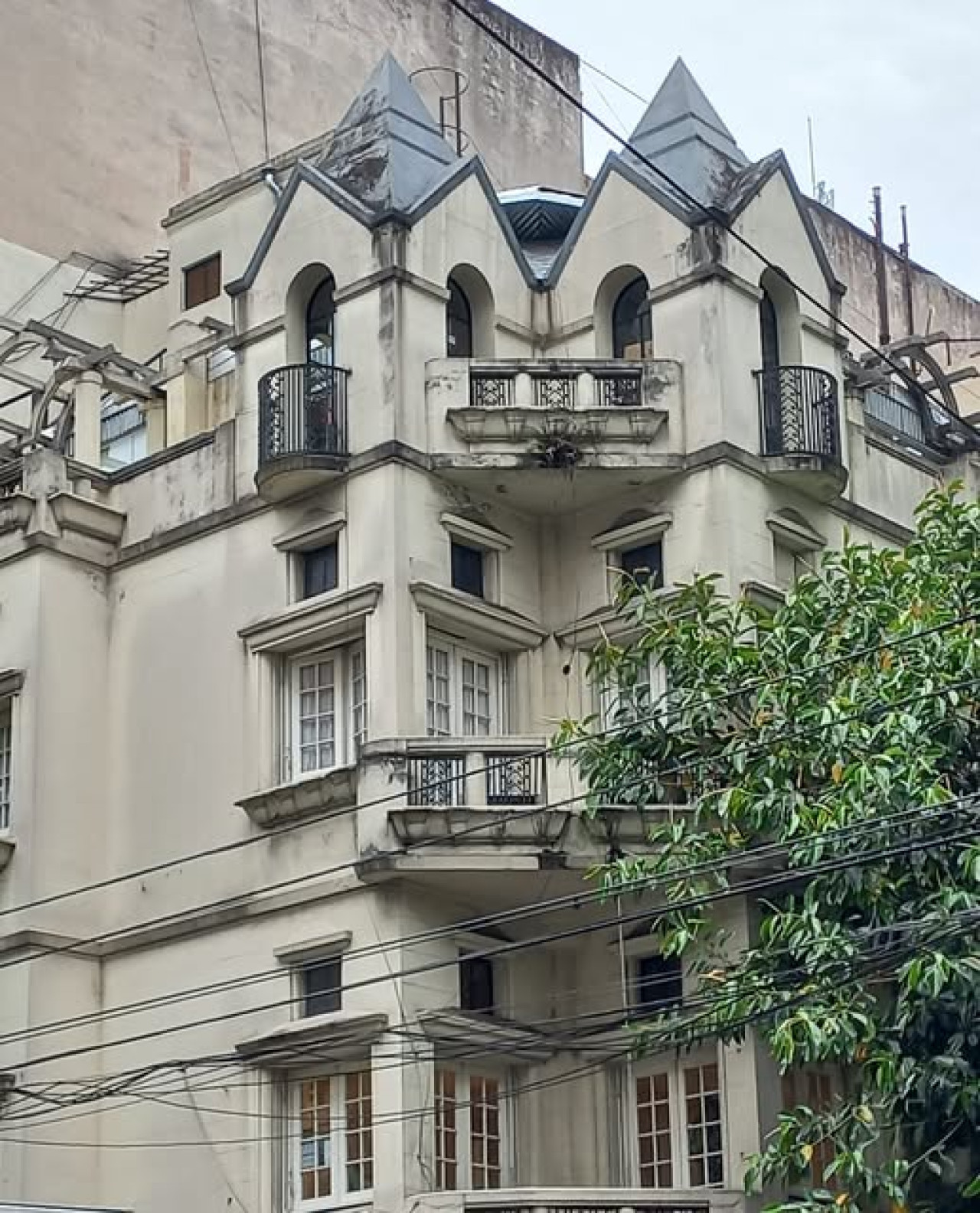 El edificio húngaro en Almagro. Fuente: Facebook / Cúpulas de Buenos Aires