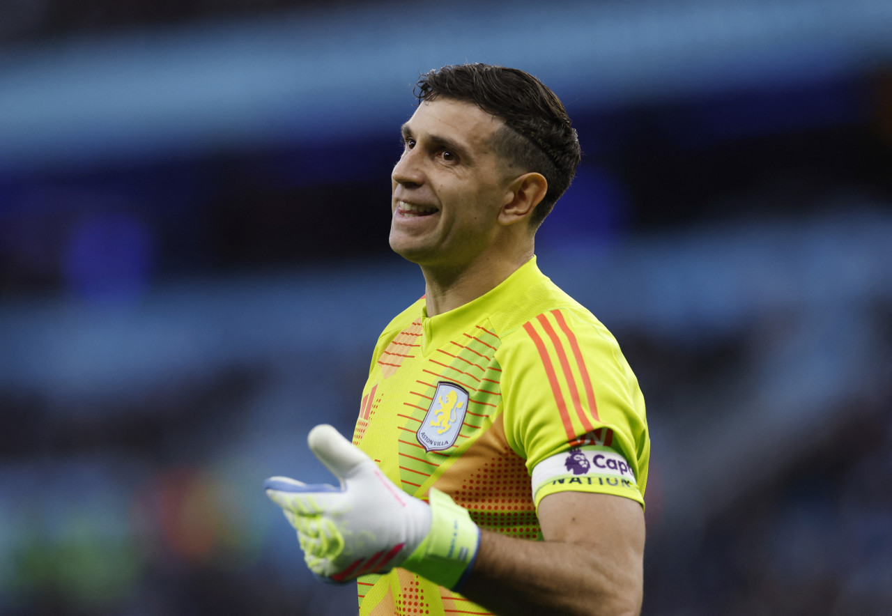 Emiliano Dibu Martínez, Aston Villa. Foto: Reuters/Jason Cairnduff