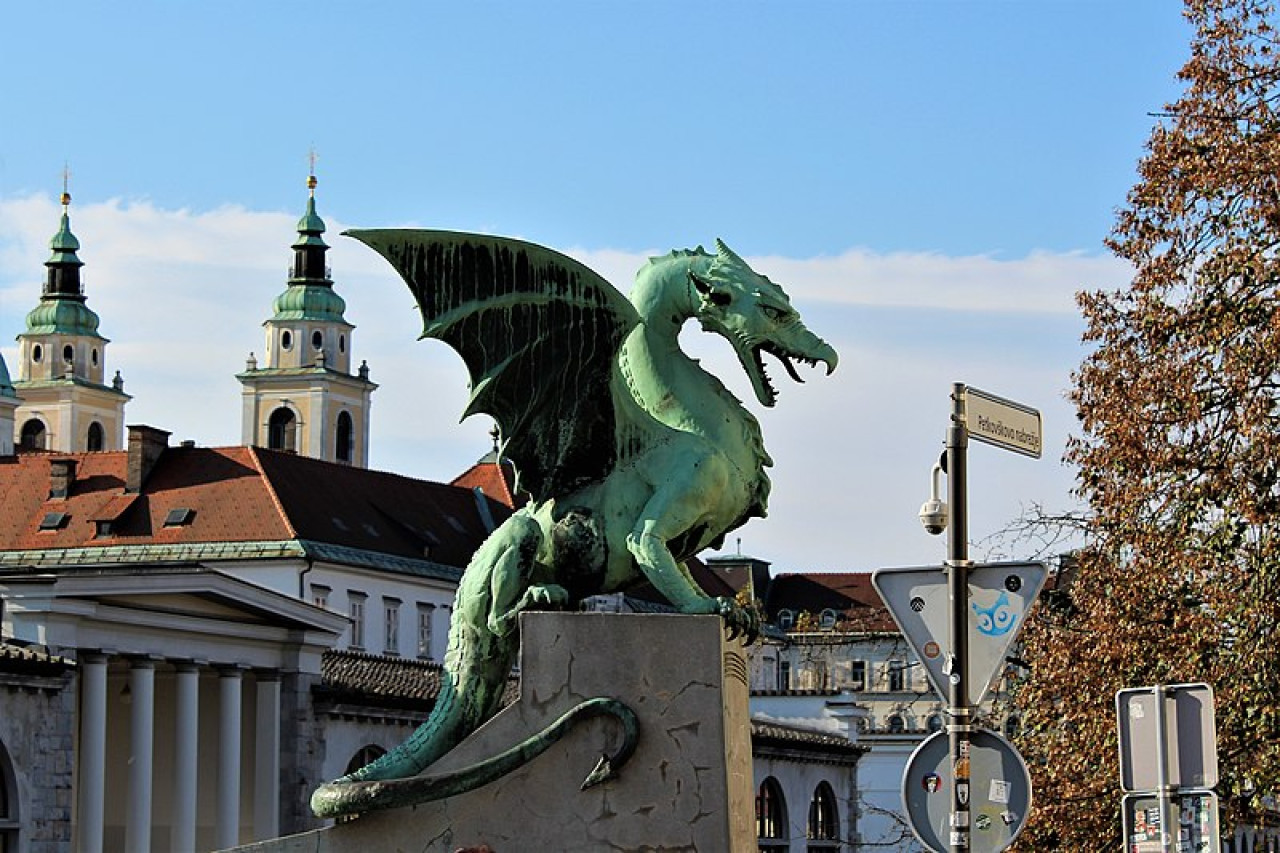 Dragón protector en Liubliana, Eslovenia. Fuente: Wikipedia