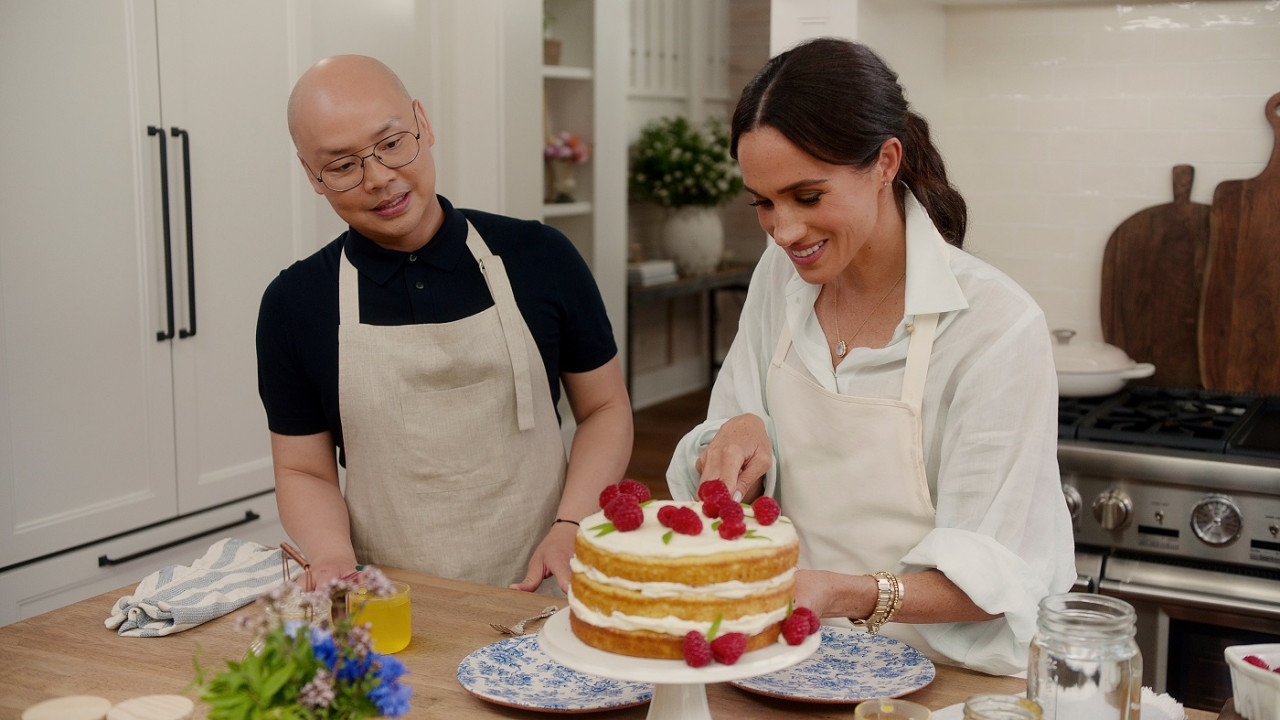 La tarta de miel, limón y frambuesas de Meghan Markle. Foto: Netflix.