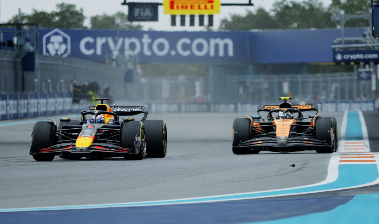 Max Verstappen y Lando Norris, en acción. Foto: Reuters/Brian Snyder