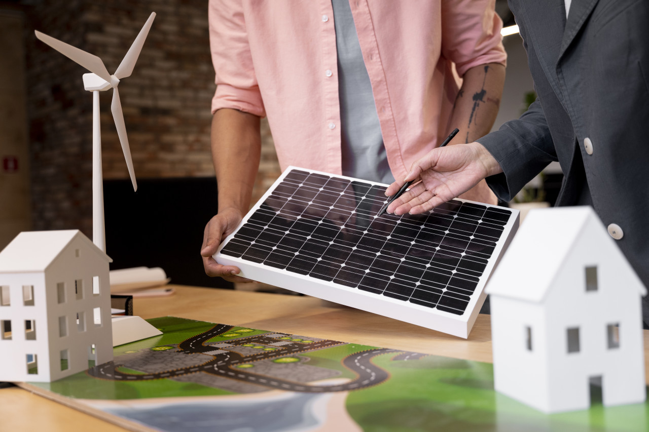 Trabajos verdes orientados a las energías limpias, como la energía solar. Foto: Freepik