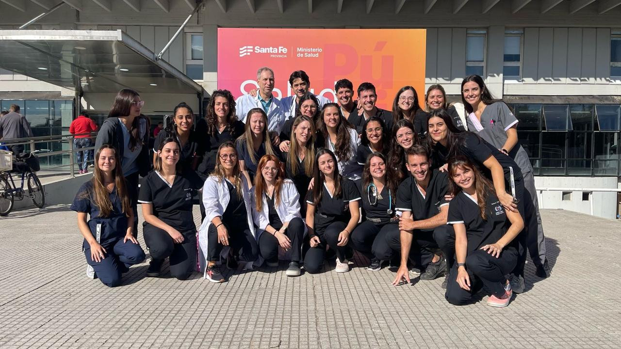 Virginia Huh y el equipo médico del Hospital Centenario