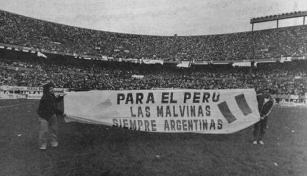 Bandera peruana en apoyo a los argentinos