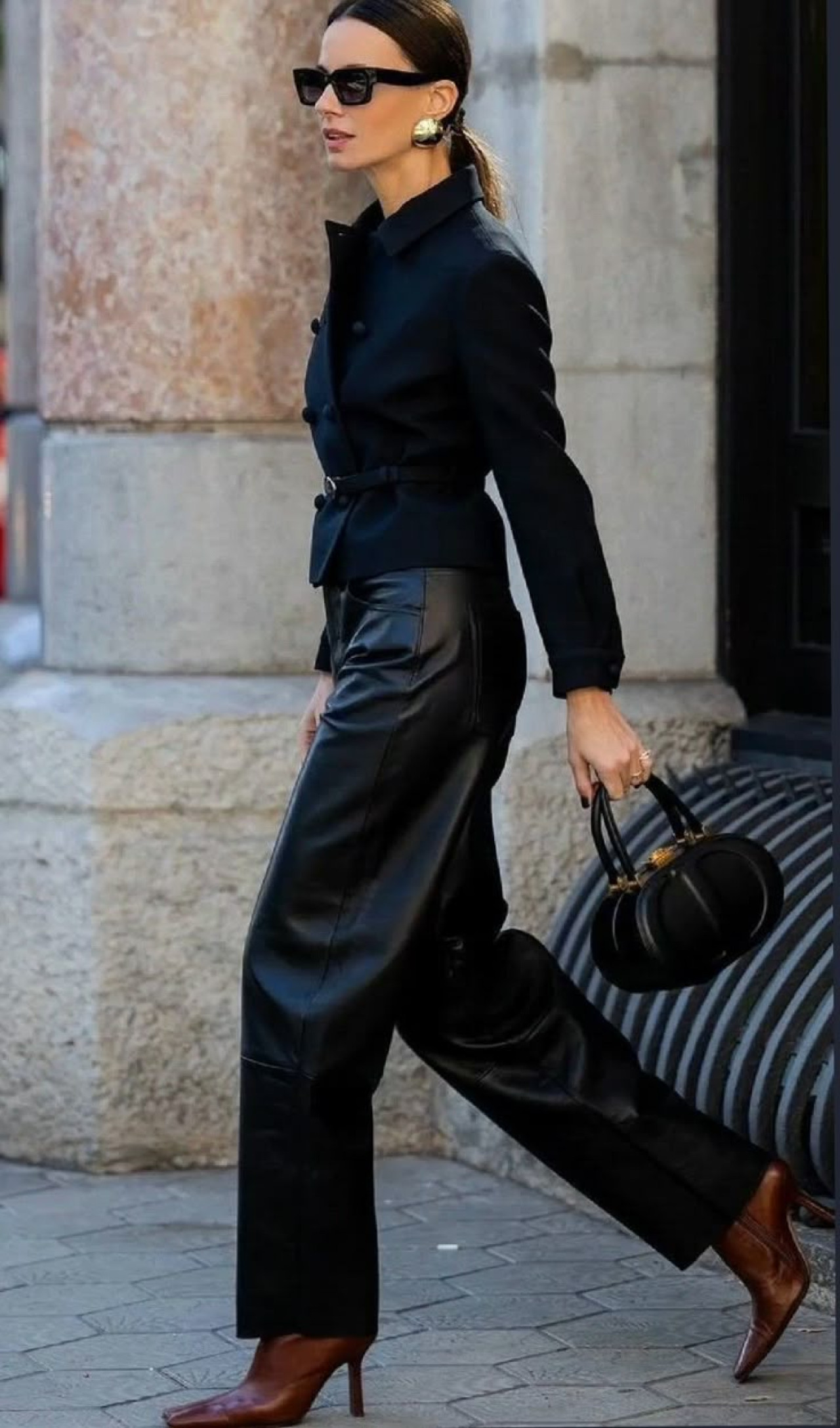 Pantalones de cuero, moda. Fuente: Pinterest