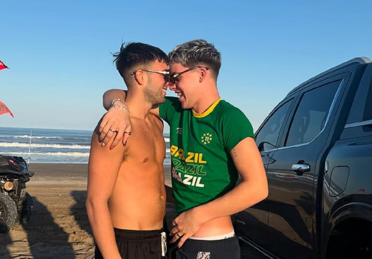 Juan Otero y su novio. Foto: Instagram @juanoterook