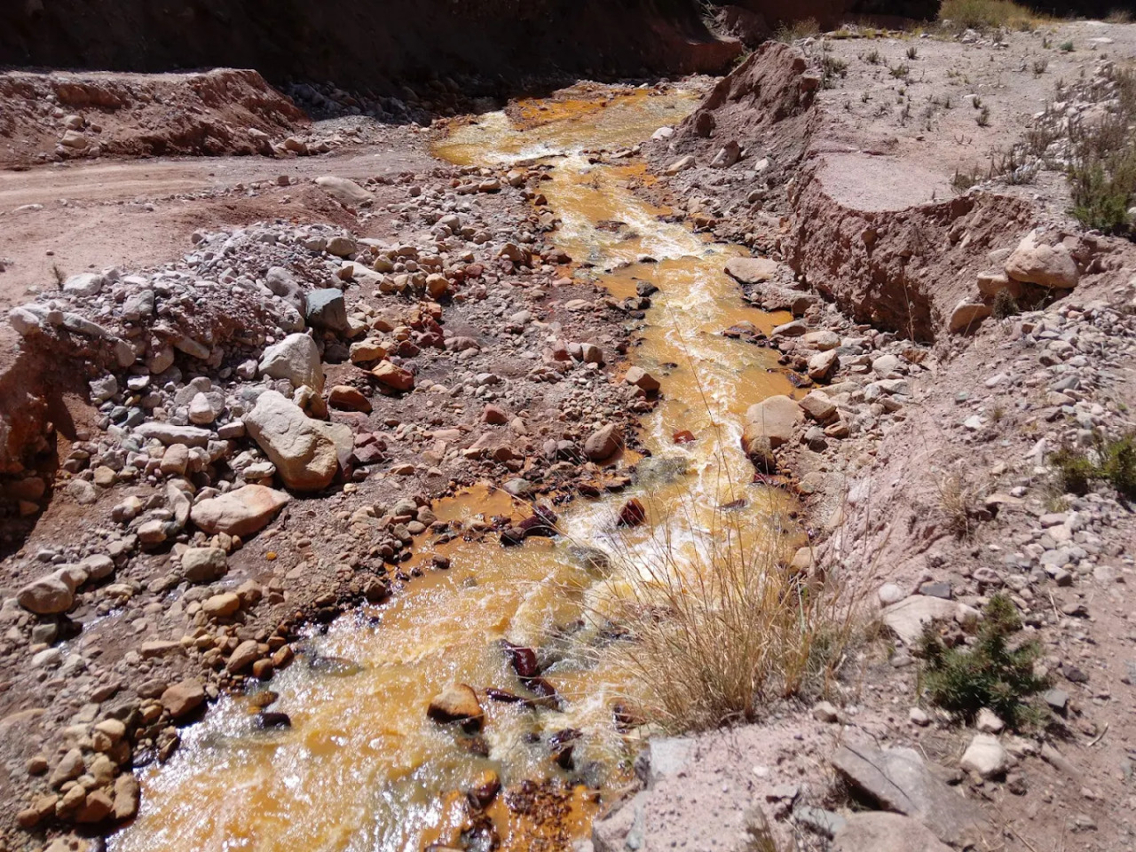 El río amarillo de Las Placetas, La Rioja. Foto: Google Maps
