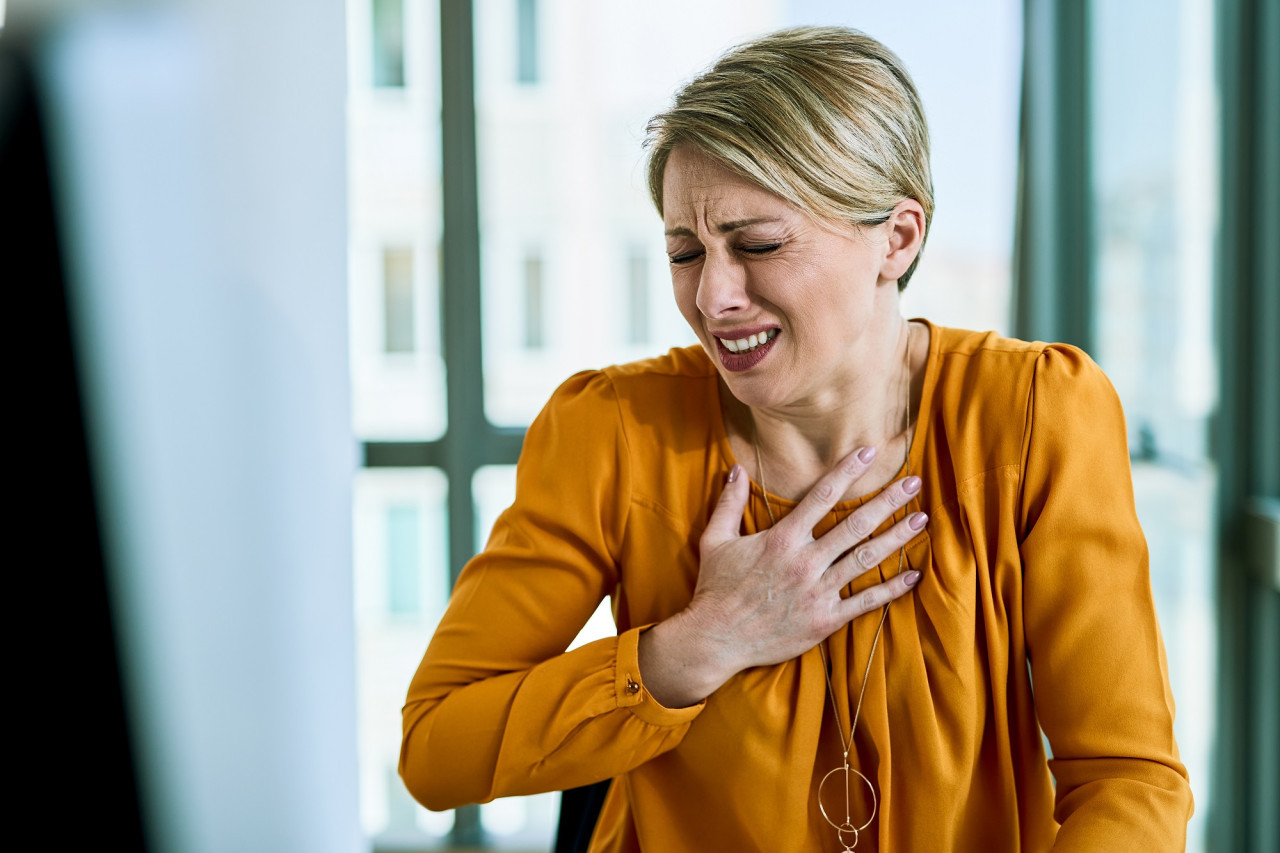 Infarto, mujer, salud, dolor de pecho. Foto Pixabay
