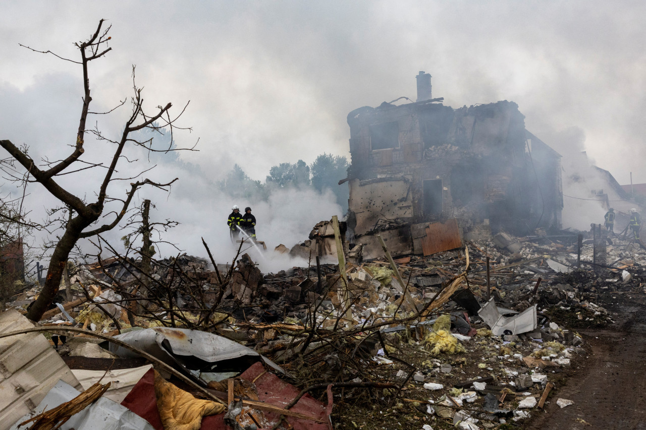 Destrozos en Ucrania por los ataques rusos. Foto: Reuters/Thomas Peter