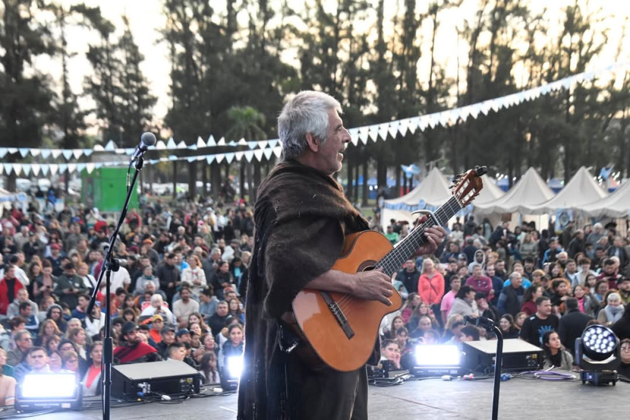 El festival musical que se hizo en el partido de Malvinas Argentinas por el 25 de mayo. Foto: Prensa.