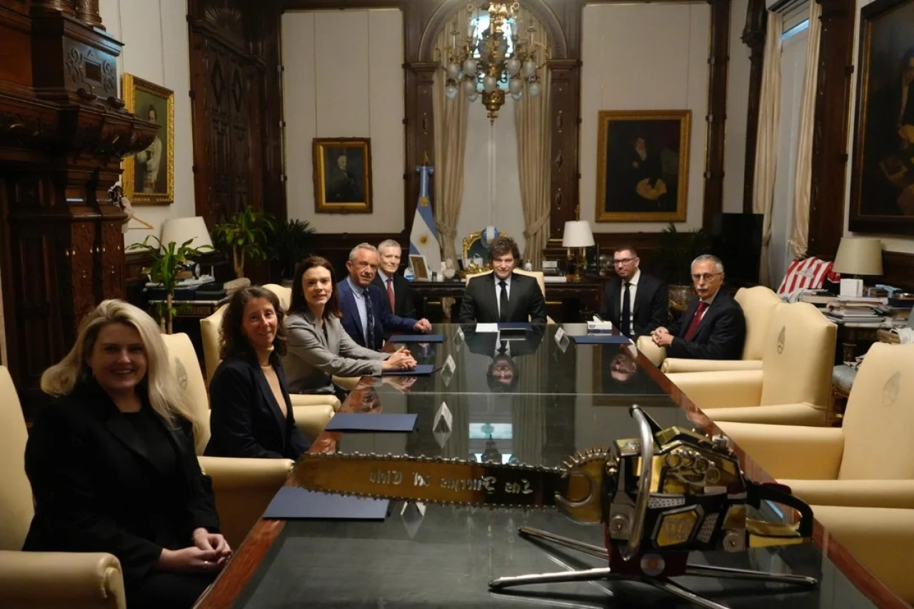 Javier Milei junto a Robert F. Kennedy Jr. en Casa Rosada. Foto: NA.