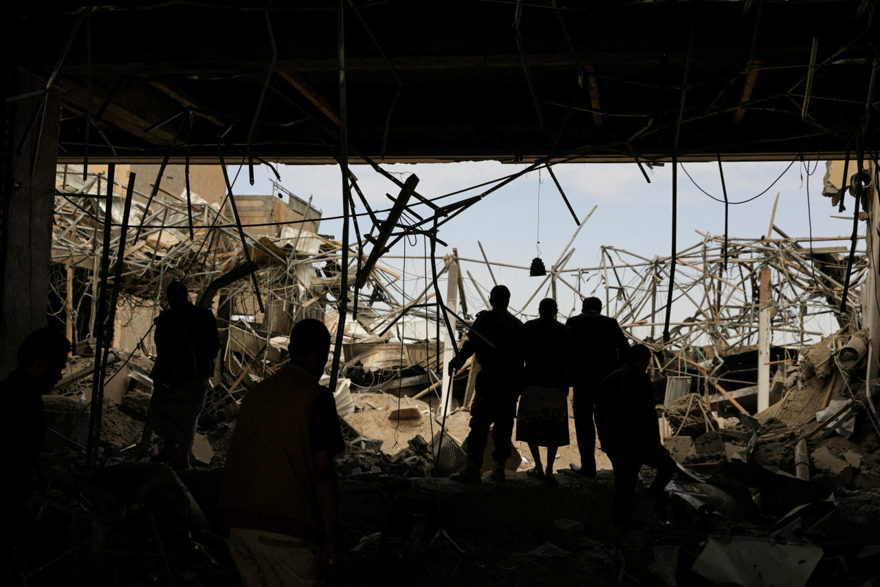 Daños en el Aeropuerto de Saná por un ataque israelí. Foto: Reuters/Khaled Abdullah.