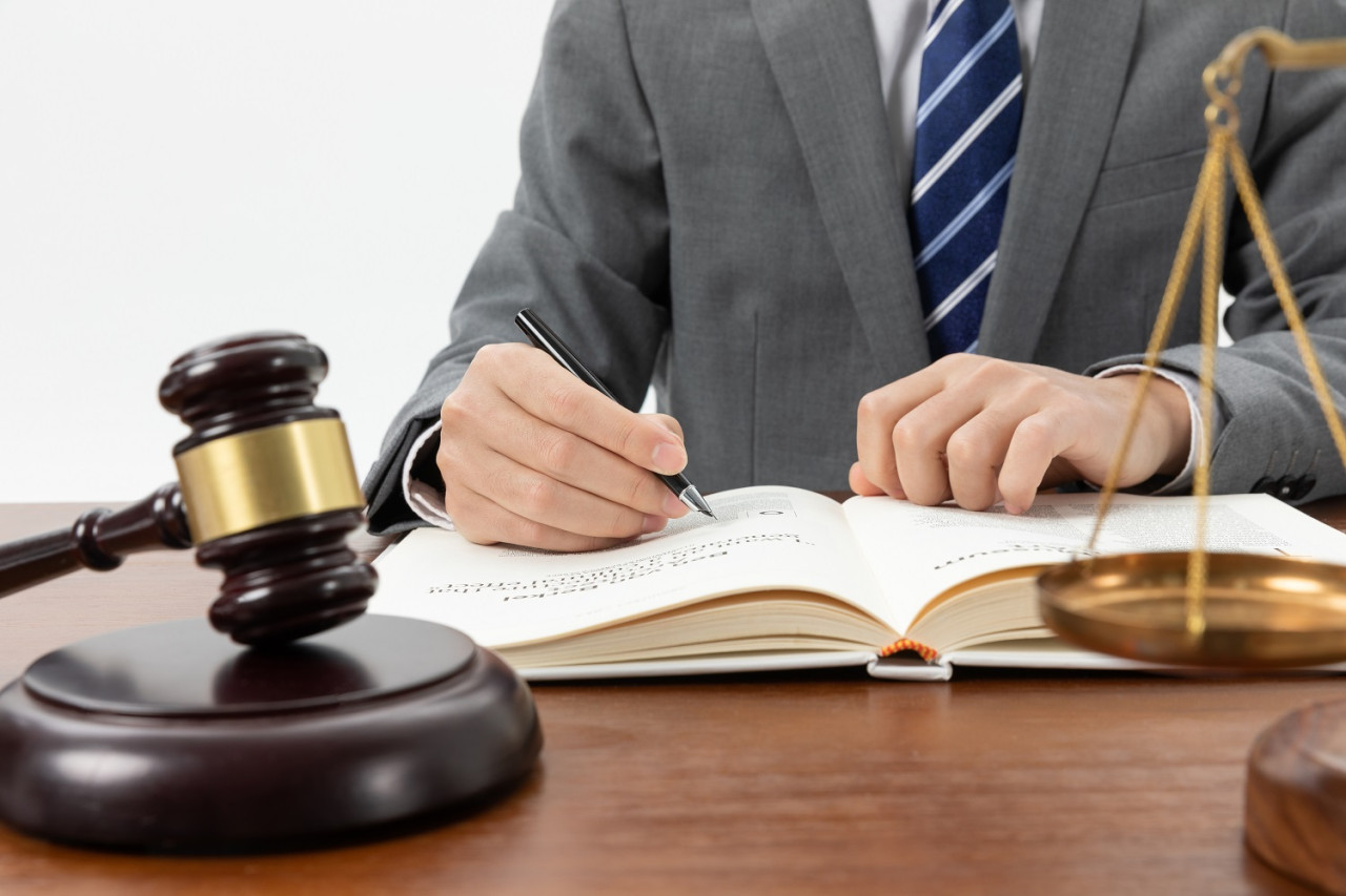 Juicio, juez. Foto: Freepik