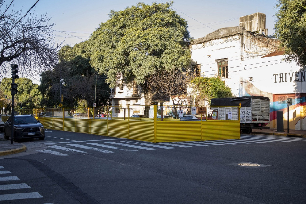 Obras en la Avenida Caseros. Foto: X @BAInfraest