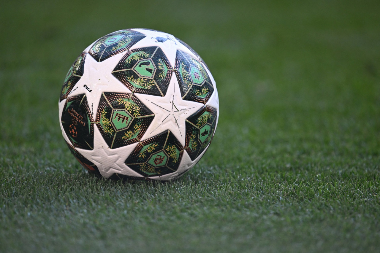 La pelota de la final de la Champions League. Foto: Reuters/Angelika Warmuth