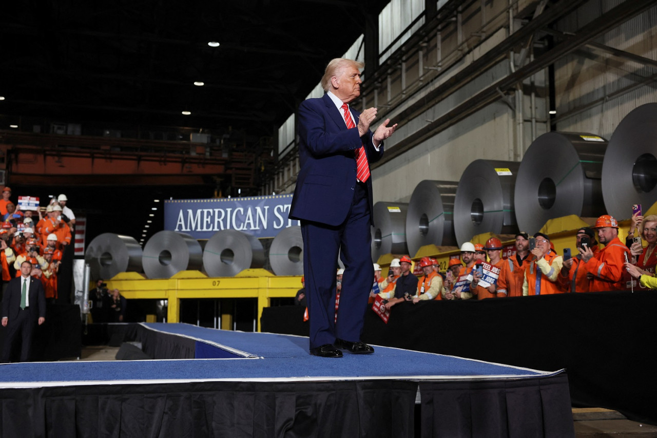Donald Trump sube los aranceles al acero del 25% al 50%. Foto: Reuters/Leah Millis