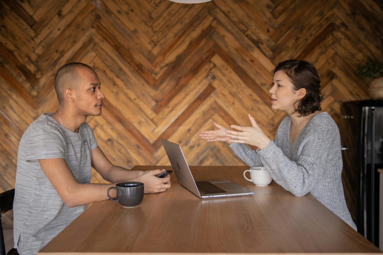 Conversación, charla. Foto: Pexels.
