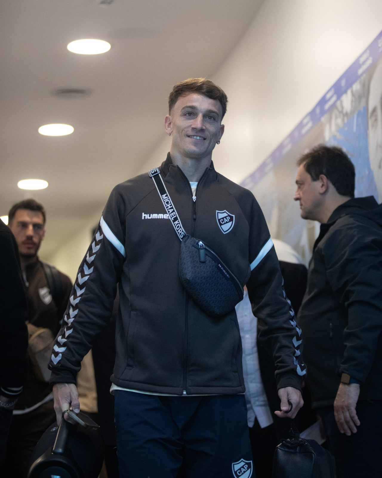 La llegada de los jugadores al Estadio Único Madre de Ciudades. Foto: X @caplatense