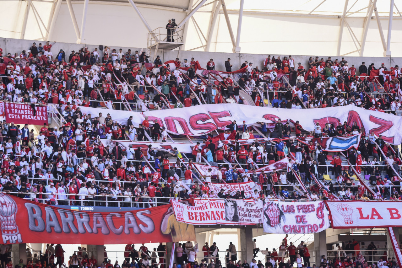 La hinchada de Huracán. Foto: NA/Luis Santillán.
