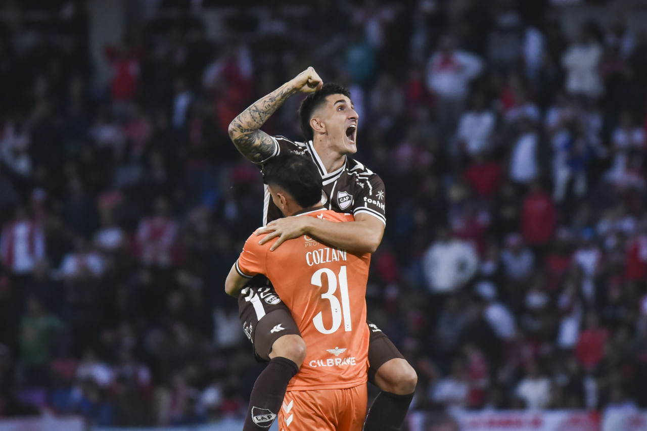 Platense es campeón del fútbol argentino. Foto: NA/Luis Santillán.