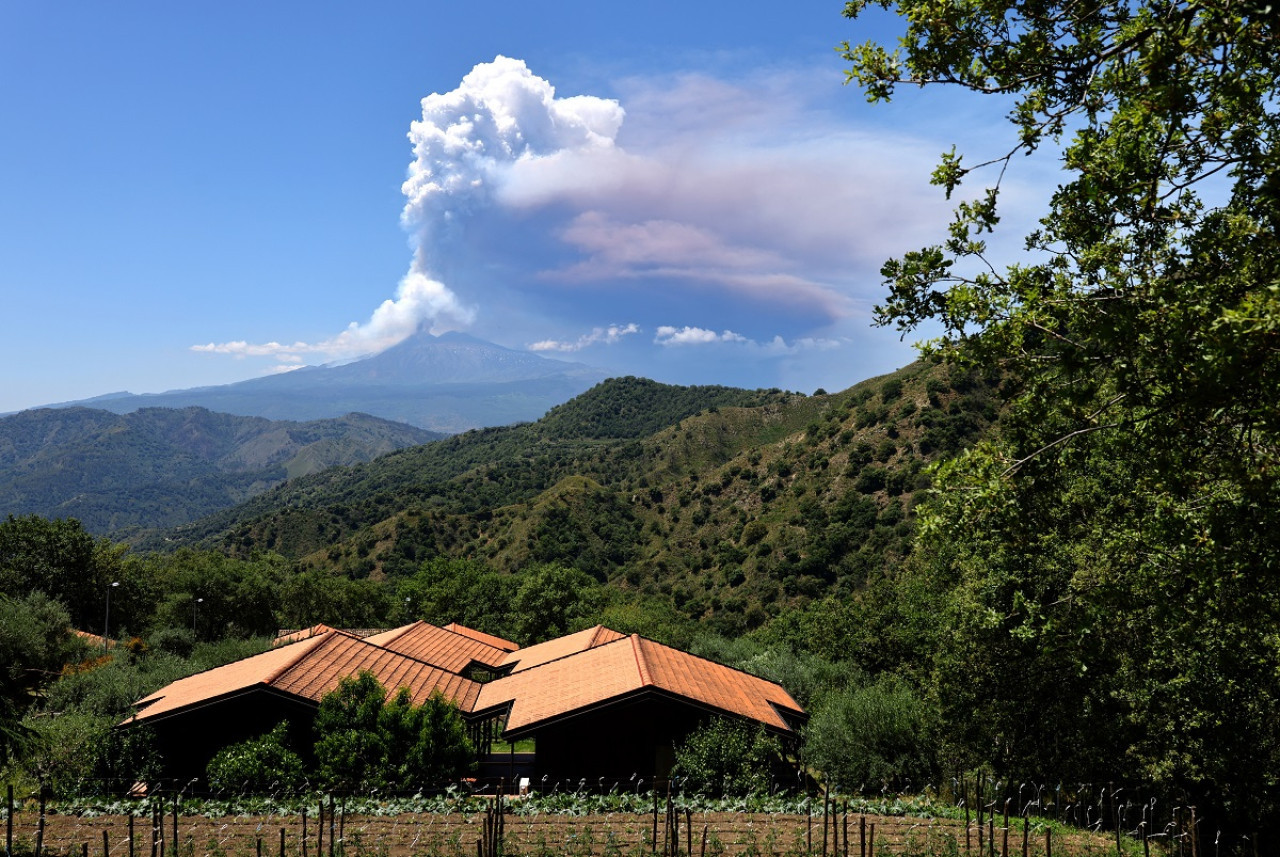 La fertilidad de Etna y sus suelos volcánicos son ideales para cultivos. Foto: Reuters (Joachim Herrmann)