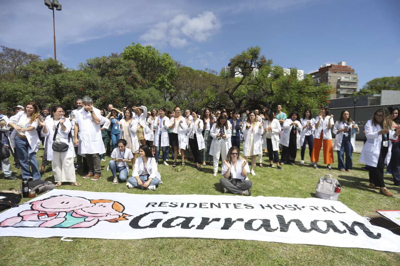 Reclamo de residentes del Hospital Garrahan. Foto: NA.