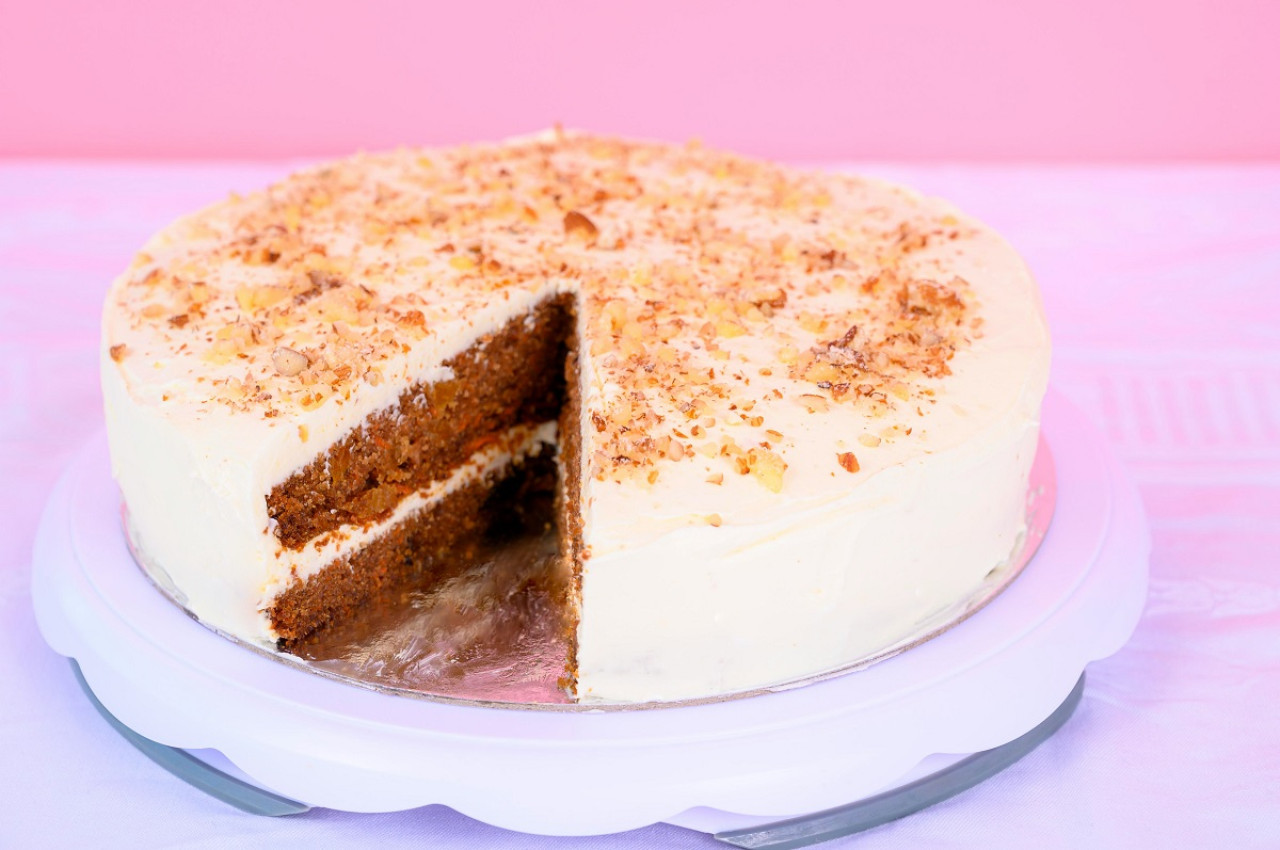 El postre húmedo de café con dulce de leche es ideal para sorprender a tus invitados. Foto: Unsplash.