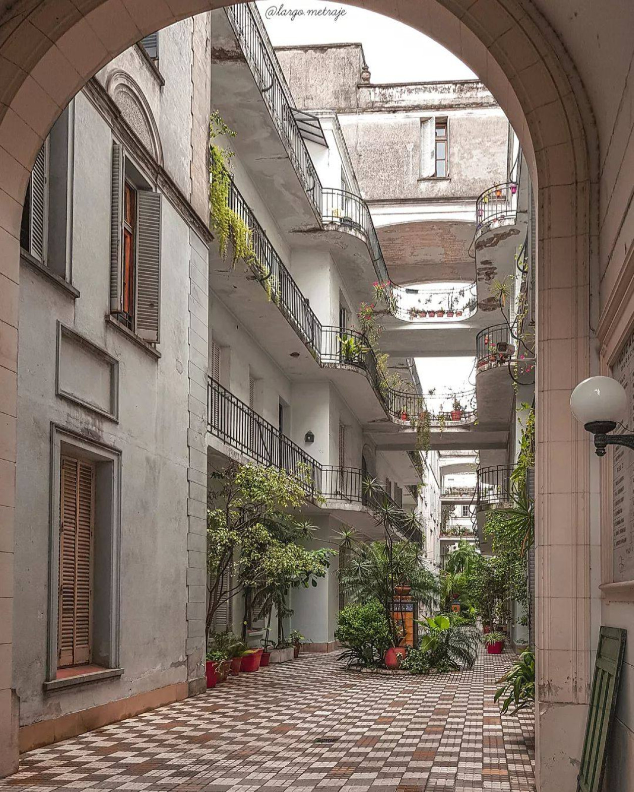 Pasaje General Paz, Colegiales. Foto Instagram @turismobuenosairesok