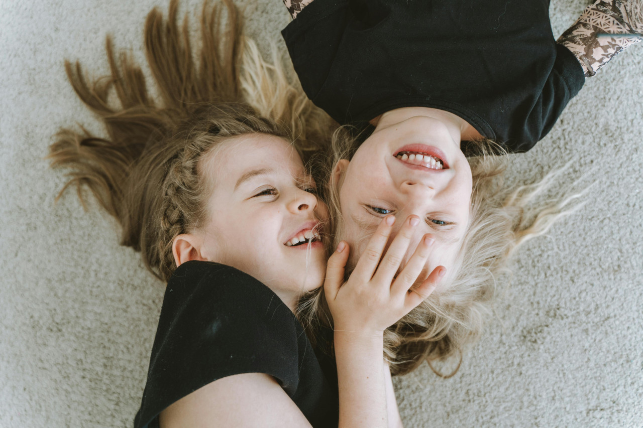 peinados, nena. Fuente: Pexels