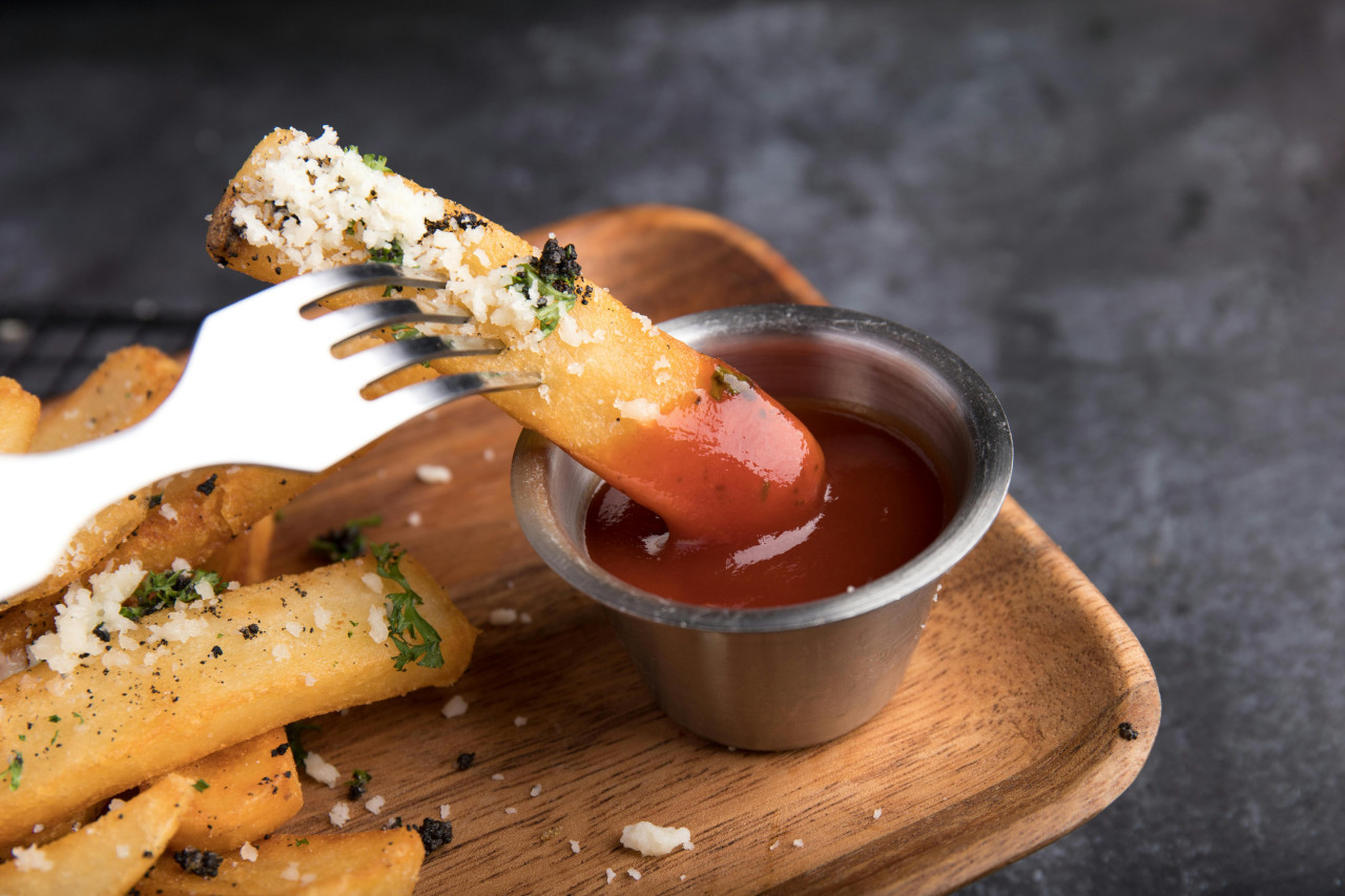 Papas con queso parmesano. Fuente: Pexels