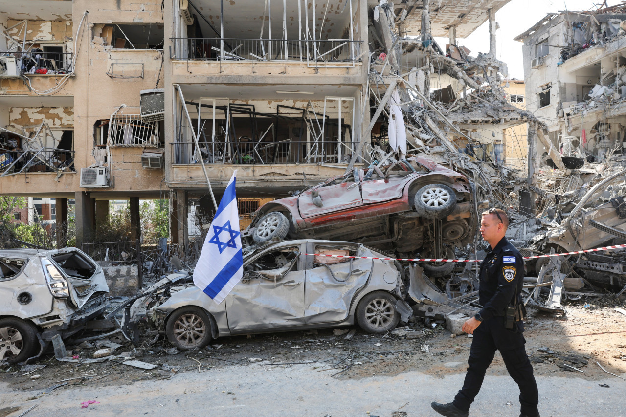 Bombardeo de Irán sobre Israel. Foto: REUTERS/Ronen Zvulun.
