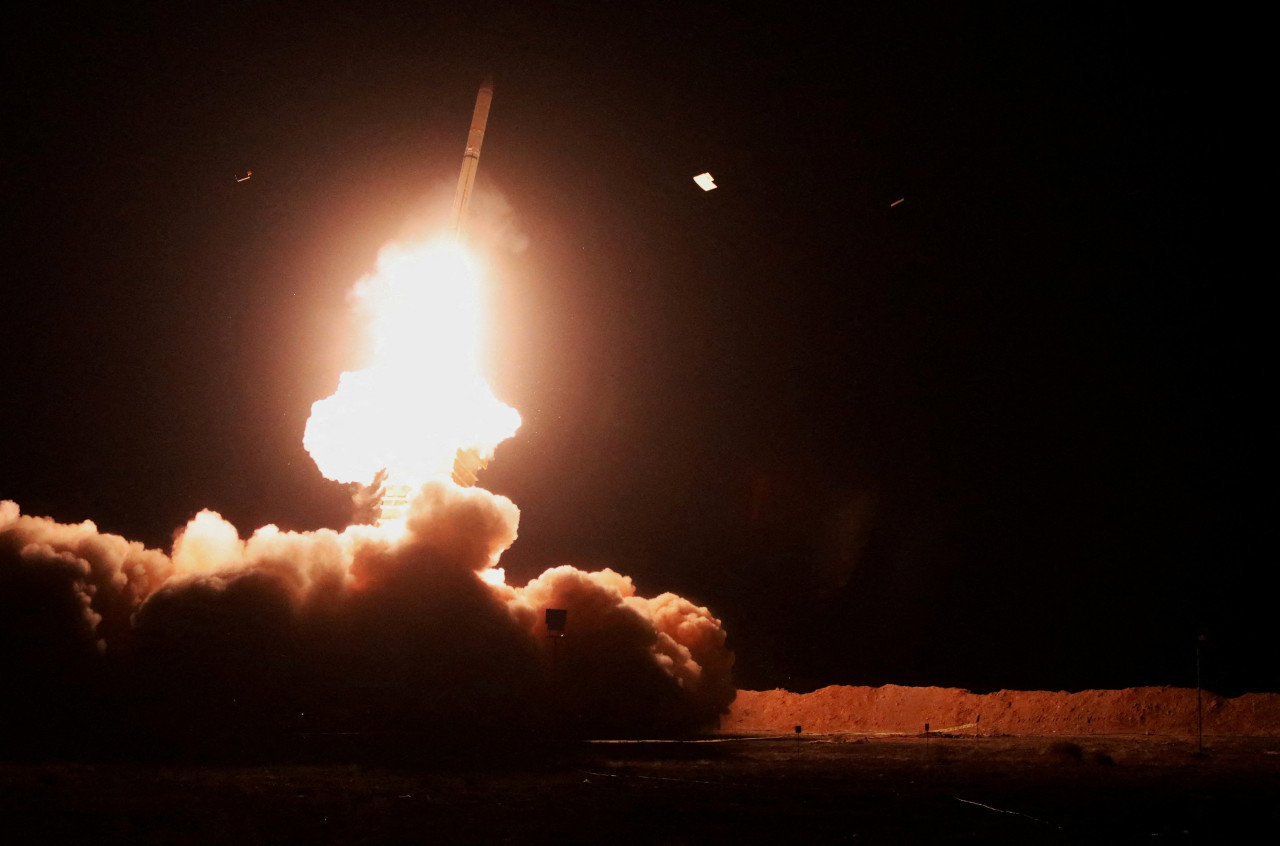 Lanzamiento de misil por parte de Irán. Foto: Reuters/Ejército iraní/WANA