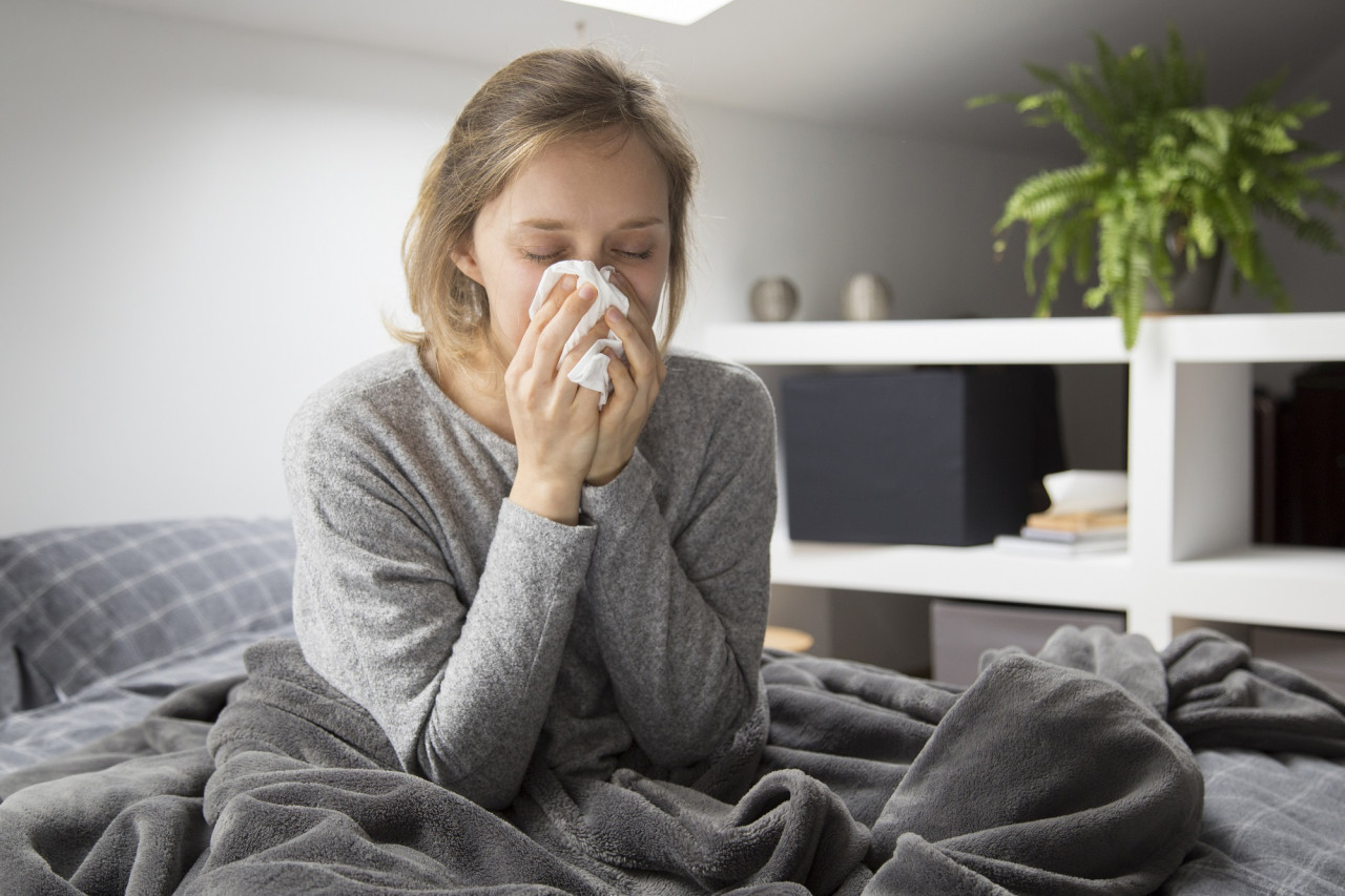 Estornudo, gripe, resfriado. Foto Freepik