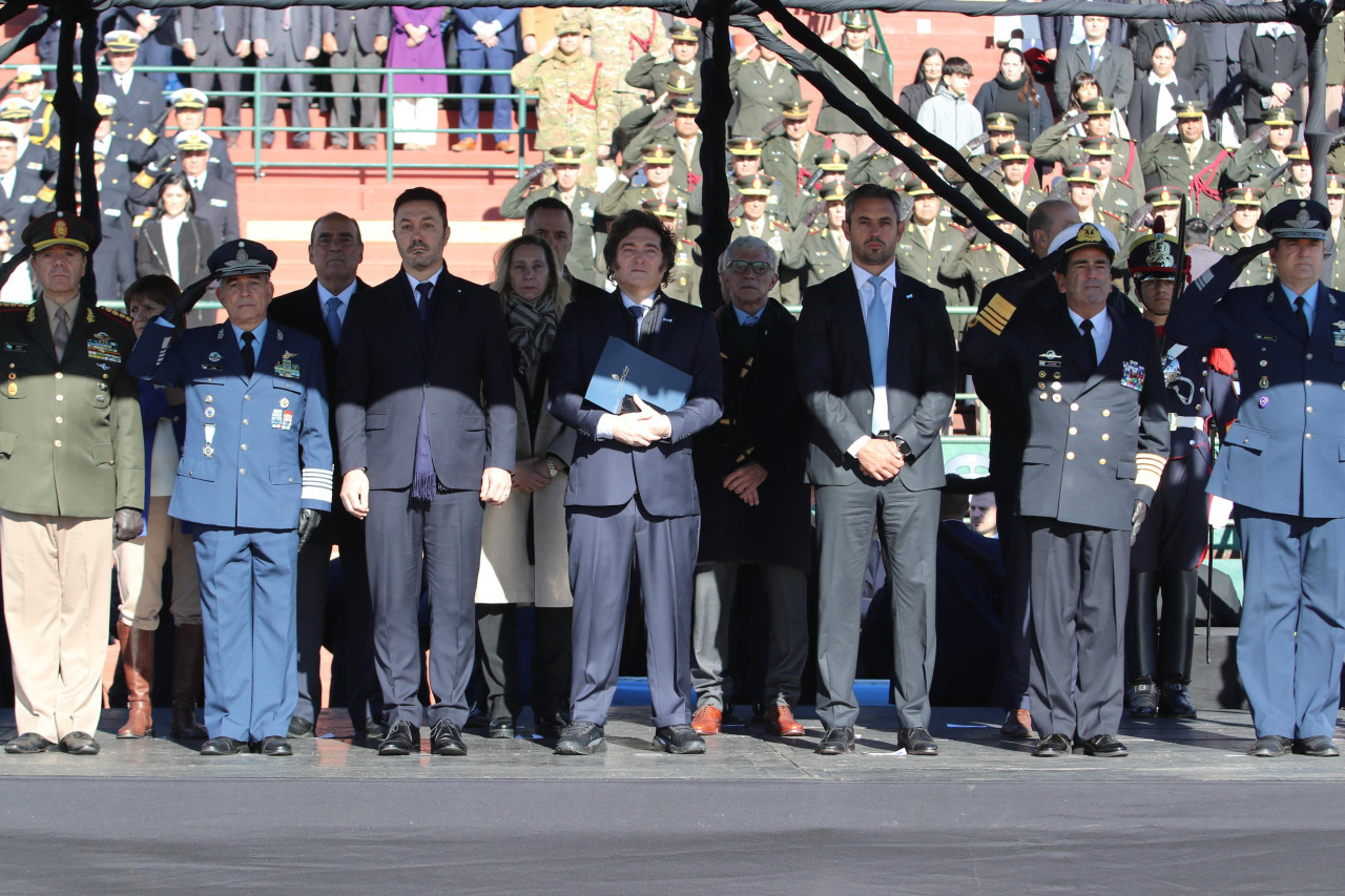 Javier Milei junto a funcionarios de su Gobierno en el Campo Argentino de Polo. Foto: Prensa.