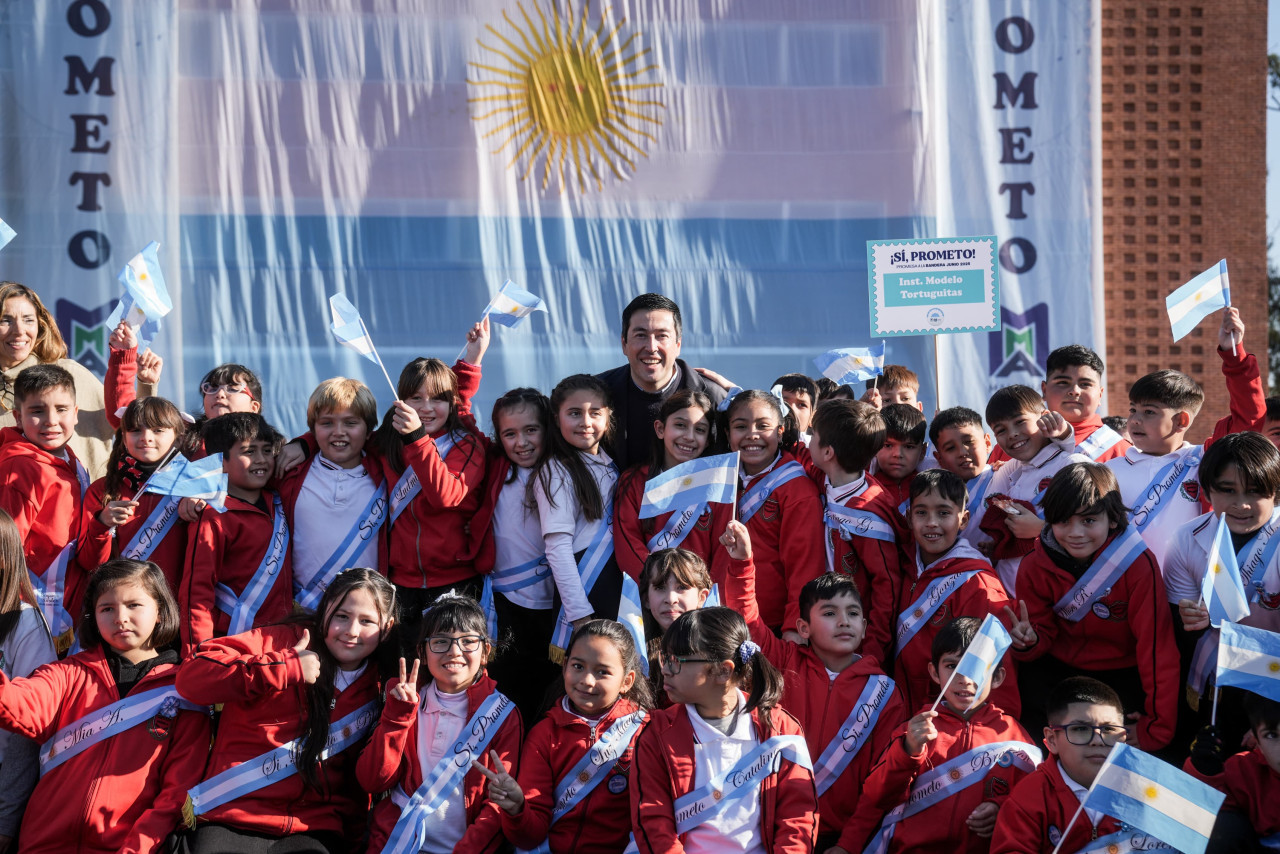 Leonardo Nardini acompañó a más de 4700 estudiantes en su Promesa a la Bandera.